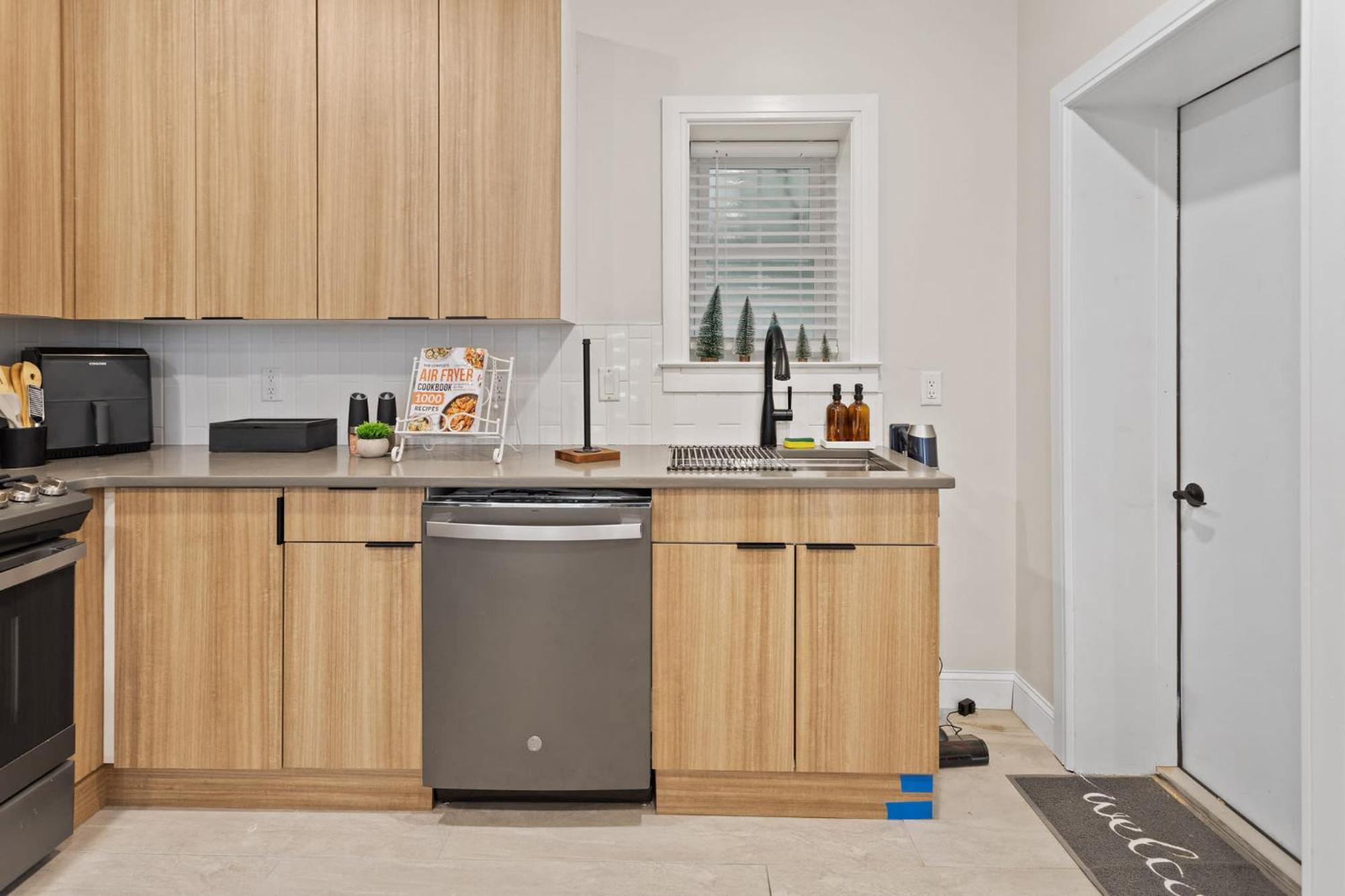 Loopin Around Atlantic Luxe 5br Townhouse In Orange Loop *