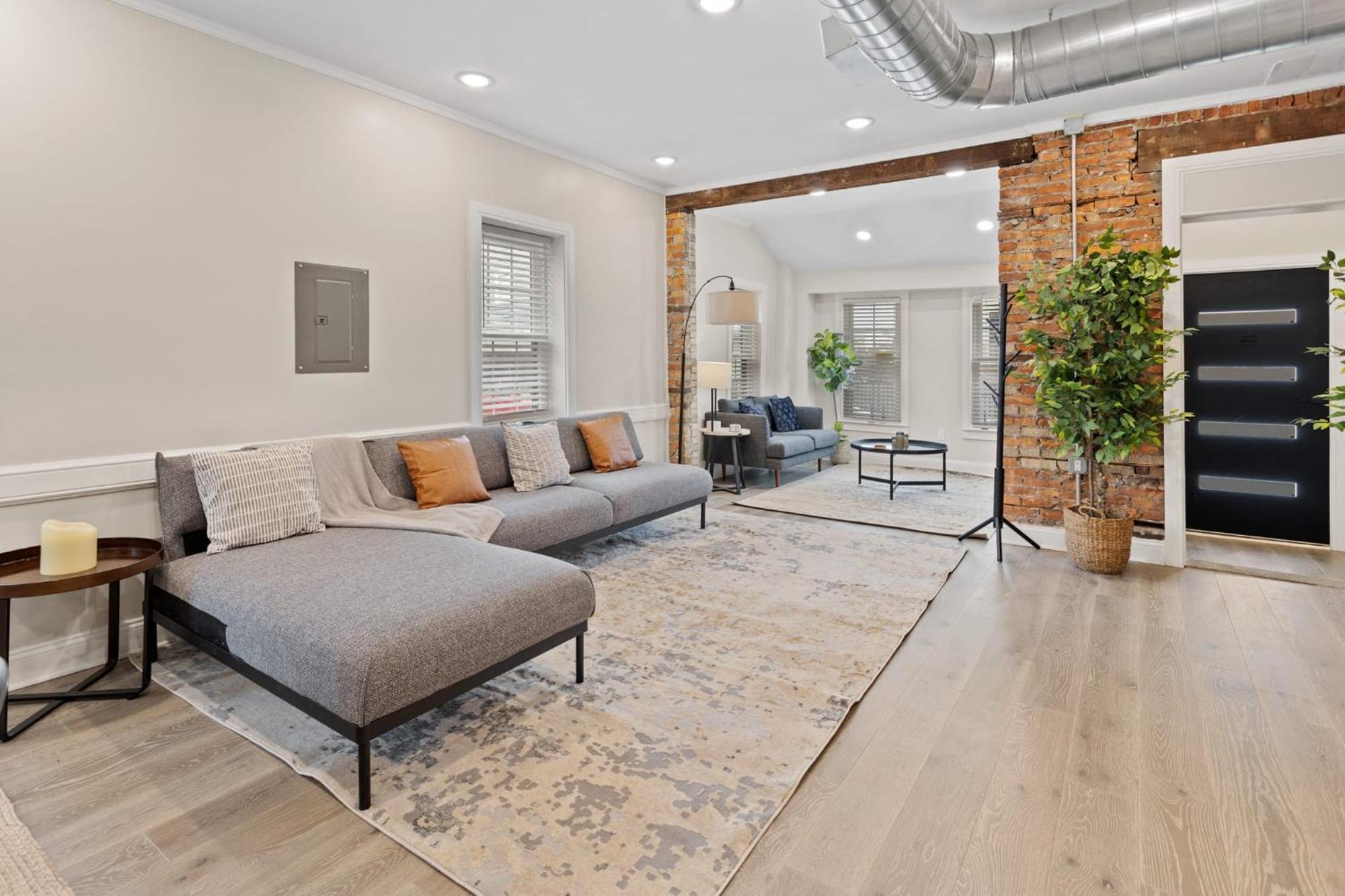 Holiday home Loopin Around Atlantic Luxe 5br Townhouse In Orange Loop *